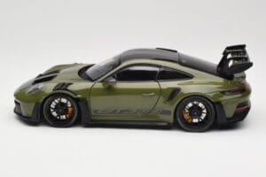 Porsche 911 992 GT3 RS Nato Olive & Black Wheels Minichamps 1:18 110062027 Kov – obrázok 4 z 8