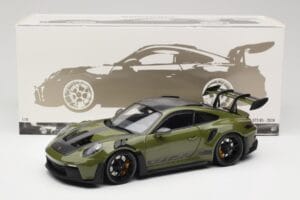 Porsche 911 992 GT3 RS Nato Olive & Black Wheels Minichamps 1:18 110062027 Kov – obrázok 8 z 8