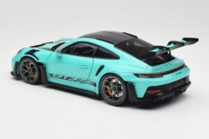 Porsche 911 992 GT3 RS Python Green & Dark Silver Wheels Minichamps 1:18 110062026 Kov – obrázok 7 z 8