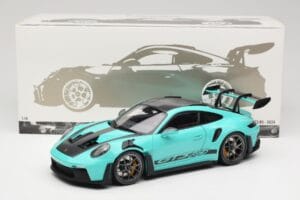 Porsche 911 992 GT3 RS Python Green & Dark Silver Wheels Minichamps 1:18 110062026 Kov – obrázok 8 z 8