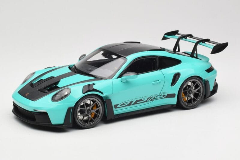 Porsche 911 992 GT3 RS Python Green & Dark Silver Wheels Minichamps 1:18 110062026 Kov
