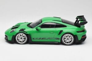 Porsche 911 992 GT3 RS Python Zelený & Strieborné Kolesá & Čierny Dekor Minichamps 1:18 153062235 Kov – obrázok 3 z 6