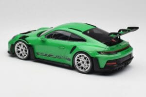Porsche 911 992 GT3 RS Python Zelený & Strieborné Kolesá & Čierny Dekor Minichamps 1:18 153062235 Kov – obrázok 5 z 6