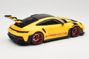 Porsche 911 992 GT3 RS Racing Yellow Weissach Package & Red Wheels Minichamps 1:18 110062025 Kov – obrázok 3 z 8