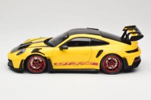 Porsche 911 992 GT3 RS Racing Yellow Weissach Package & Red Wheels Minichamps 1:18 110062025 Kov – obrázok 4 z 8