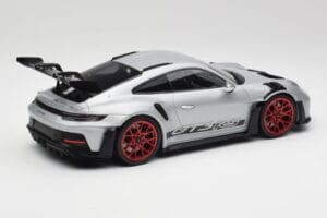Porsche 911 992 GT3 RS Strieborný & Červené Kolesá Minichamps 1:18 153062241 Kov – obrázok 2 z 6