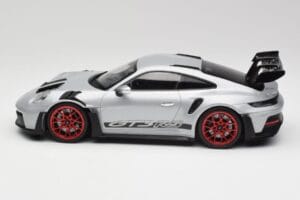 Porsche 911 992 GT3 RS Strieborný & Červené Kolesá Minichamps 1:18 153062241 Kov – obrázok 3 z 6