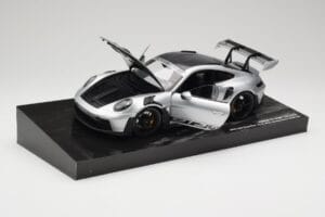 Porsche 911 992 GT3 RS Strieborný Weissach Package Minichamps 1:18 110062020 Kov – obrázok 3 z 8