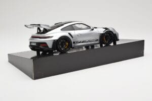 Porsche 911 992 GT3 RS Strieborný Weissach Package Minichamps 1:18 110062020 Kov – obrázok 4 z 8