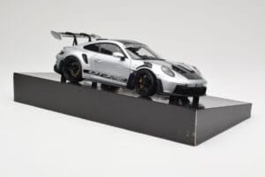 Porsche 911 992 GT3 RS Strieborný Weissach Package Minichamps 1:18 110062020 Kov – obrázok 6 z 8