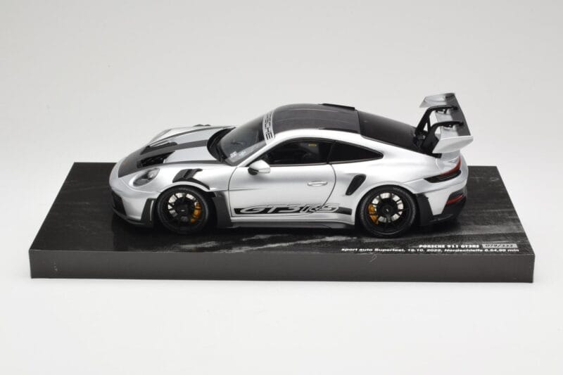Porsche 911 992 GT3 RS Strieborný Weissach Package Minichamps 1:18 110062020 Kov