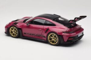Porsche 911 992 GT3 RS Weissach Package Ruby Star Norev 1:18 187370 Kov – obrázok 7 z 8