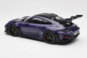 Porsche 911 992 GT3 RS Weissach Package Ultraviolet Norev 1:18 187368 Kov – obrázok 7 z 8
