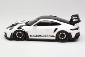 Porsche 911 992 GT3 RS Biely & Čierne Kolesá Minichamps 1:18 155062230 Kov – obrázok 3 z 6