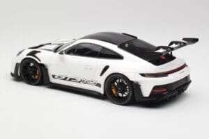 Porsche 911 992 GT3 RS Biely & Čierne Kolesá Minichamps 1:18 155062230 Kov – obrázok 5 z 6
