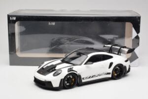 Porsche 911 992 GT3 RS Biely & Čierne Kolesá Minichamps 1:18 155062230 Kov – obrázok 6 z 6