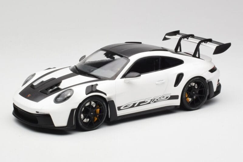 Porsche 911 992 GT3 RS Biely & Čierne Kolesá Minichamps 1:18 155062230 Kov