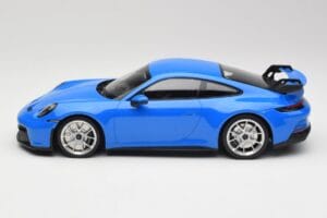 Porsche 911 992 GT3 Shark Modrý & Strieborné Kolesá Minichamps 1:18 143069015 Živica – obrázok 3 z 6