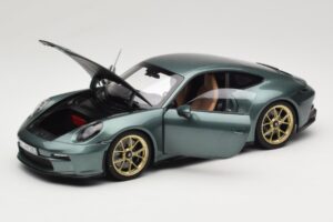 Porsche 911 992 GT3 Touring Package Malachite Green Metallic Norev 1:18 187382 Kov – obrázok 2 z 8