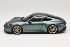 Porsche 911 992 GT3 Touring Package Malachite Green Metallic Norev 1:18 187382 Kov – obrázok 4 z 8