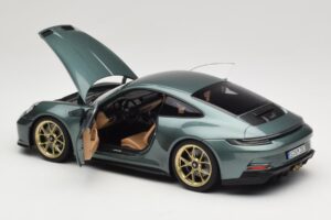 Porsche 911 992 GT3 Touring Package Malachite Green Metallic Norev 1:18 187382 Kov – obrázok 5 z 8