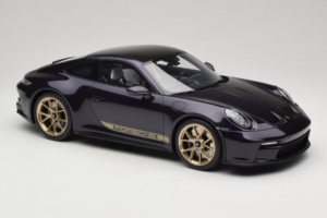 Porsche 911 992 GT3 Touring Viola Metallic GT Spirit 1:12 GT937 Živica – obrázok 4 z 6