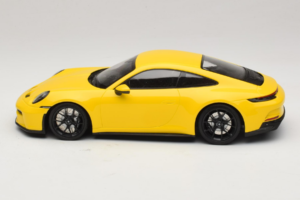 Porsche 911 992 GT3 Touring Žltý Čierne Kolesá Minichamps 1:18 117069021 Kov – obrázok 3 z 6