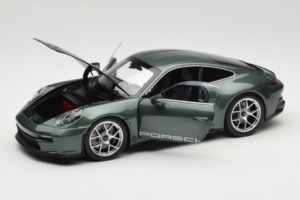 Porsche 911 992 S/T Malachite Green Metallic Norev 1:18 187472 Kov – obrázok 2 z 8