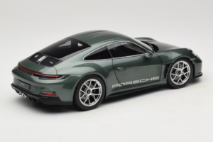 Porsche 911 992 S/T Malachite Green Metallic Norev 1:18 187472 Kov – obrázok 3 z 8