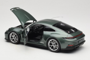 Porsche 911 992 S/T Malachite Green Metallic Norev 1:18 187472 Kov – obrázok 4 z 8