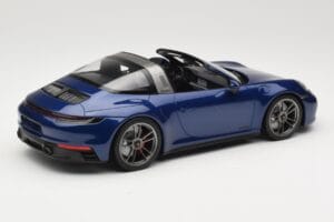 Porsche 911 992 Targa 4 GTS Blue Metallic Minichamps 1:18 155061060 Kov – obrázok 2 z 6
