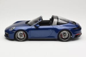 Porsche 911 992 Targa 4 GTS Blue Metallic Minichamps 1:18 155061060 Kov – obrázok 3 z 6