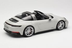 Porsche 911 992 Targa 4 GTS Šedý Minichamps 1:18 155061064 Kov – obrázok 2 z 6