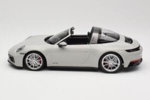 Porsche 911 992 Targa 4 GTS Šedý Minichamps 1:18 155061064 Kov – obrázok 3 z 6