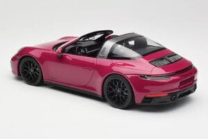 Porsche 911 992 Targa 4 GTS Rubystar Minichamps 1:18 155061066 Kov – obrázok 5 z 6