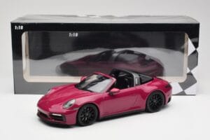 Porsche 911 992 Targa 4 GTS Rubystar Minichamps 1:18 155061066 Kov – obrázok 6 z 6