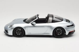 Porsche 911 992 Targa 4 GTS Strieborný Minichamps 1:18 155061061 Kov – obrázok 3 z 6