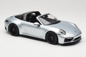 Porsche 911 992 Targa 4 GTS Strieborný Minichamps 1:18 155061061 Kov – obrázok 4 z 6