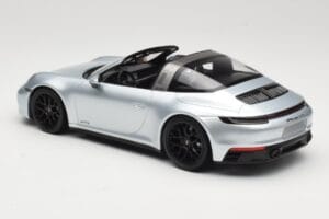 Porsche 911 992 Targa 4 GTS Strieborný Minichamps 1:18 155061061 Kov – obrázok 5 z 6