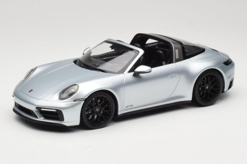 Porsche 911 992 Targa 4 GTS Strieborný Minichamps 1:18 155061061 Kov