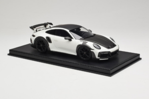 Porsche 911 992 TechArt GTstreet R Biely S Čiernymi Kolesami TechArt 1:18 REMC013 Živica – obrázok 4 z 6