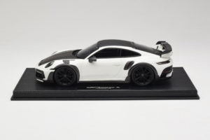 Porsche 911 992 TechArt GTstreet R Biely S Čiernymi Kolesami TechArt 1:18 REMC013 Živica