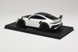 Porsche 911 992 TechArt GTstreet R Biely S Čiernymi Kolesami TechArt 1:18 REMC013 Živica – obrázok 5 z 6