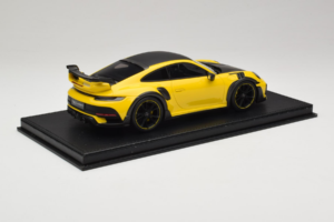 Porsche 911 992 TechArt GTstreet R Žltý S Čiernymi Kolesami TechArt 1:18 REMC011 Živica – obrázok 3 z 6