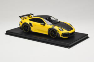 Porsche 911 992 TechArt GTstreet R Žltý S Čiernymi Kolesami TechArt 1:18 REMC011 Živica – obrázok 4 z 6
