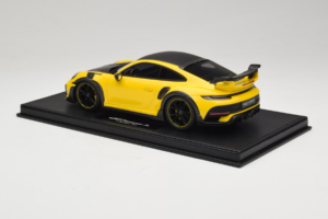 Porsche 911 992 TechArt GTstreet R Žltý S Čiernymi Kolesami TechArt 1:18 REMC011 Živica – obrázok 5 z 6