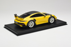 Porsche 911 992 TechArt GTstreet R Žltý S Bielymi Kolesami TechArt 1:18 REMC015 Živica – obrázok 2 z 6