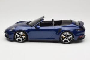 Porsche 911 992 Turbo S Kabriolet Blue Metallic Minichamps 1:18 155069081 Kov – obrázok 3 z 6