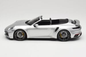 Porsche 911 992 Turbo S Kabriolet Strieborný Minichamps 1:18 155069082 Kov – obrázok 3 z 6