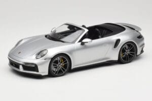 Porsche 911 992 Turbo S Kabriolet Strieborný Minichamps 1:18 155069082 Kov
